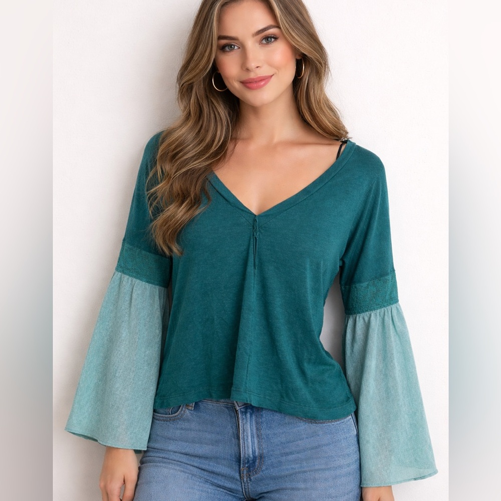 Gimmicks by BKE Teal V-Neck Women's Top, M